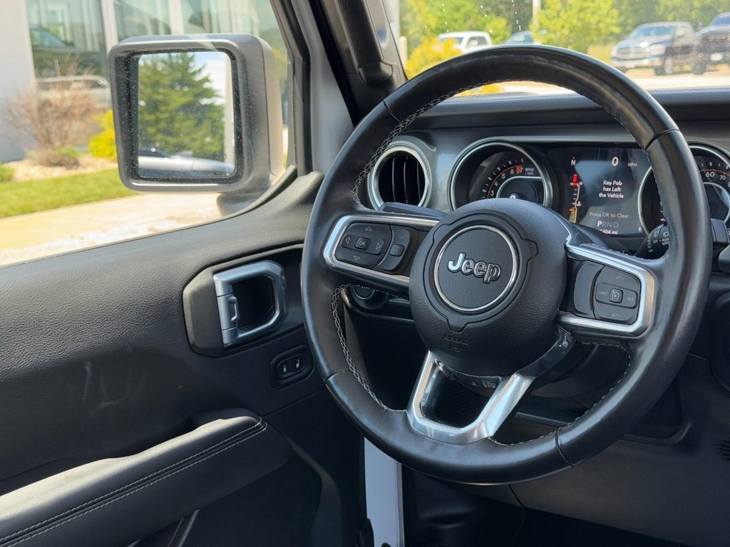 Jeep Wrangler Vehicle Full-screen Gallery Image 12