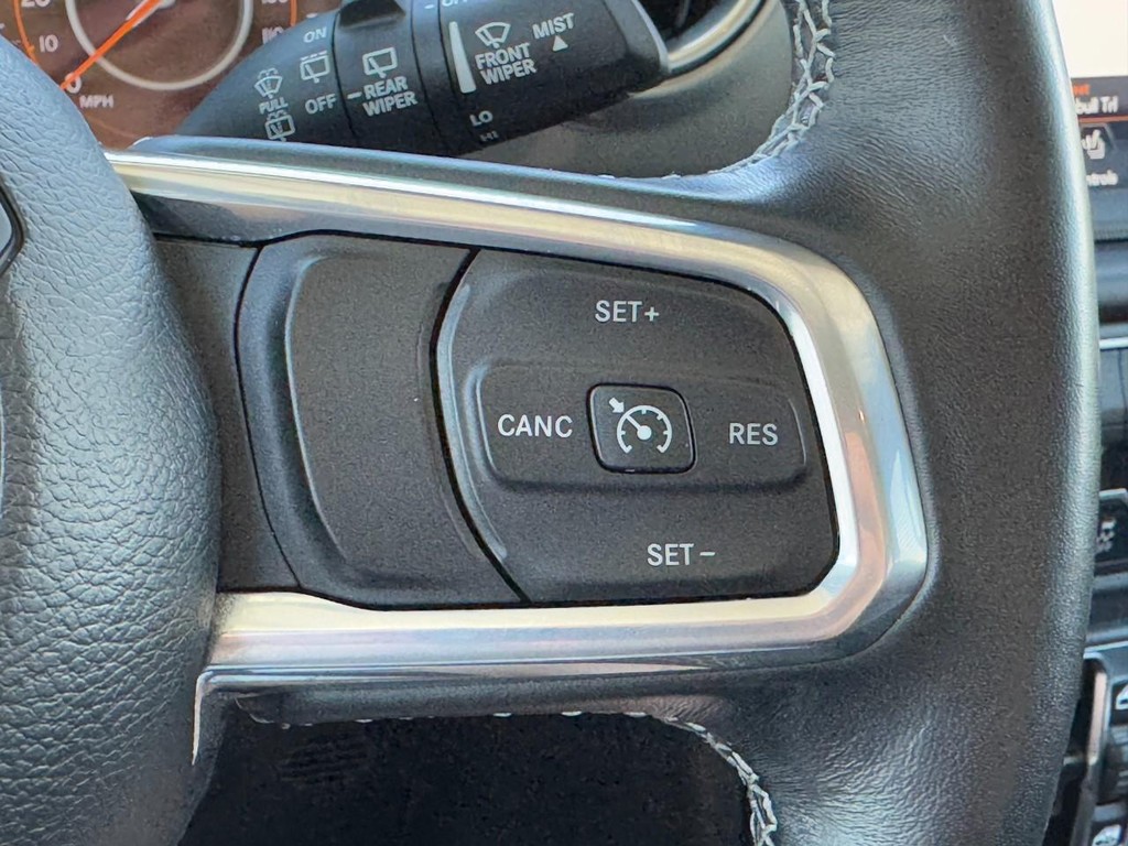 Jeep Wrangler Vehicle Full-screen Gallery Image 17