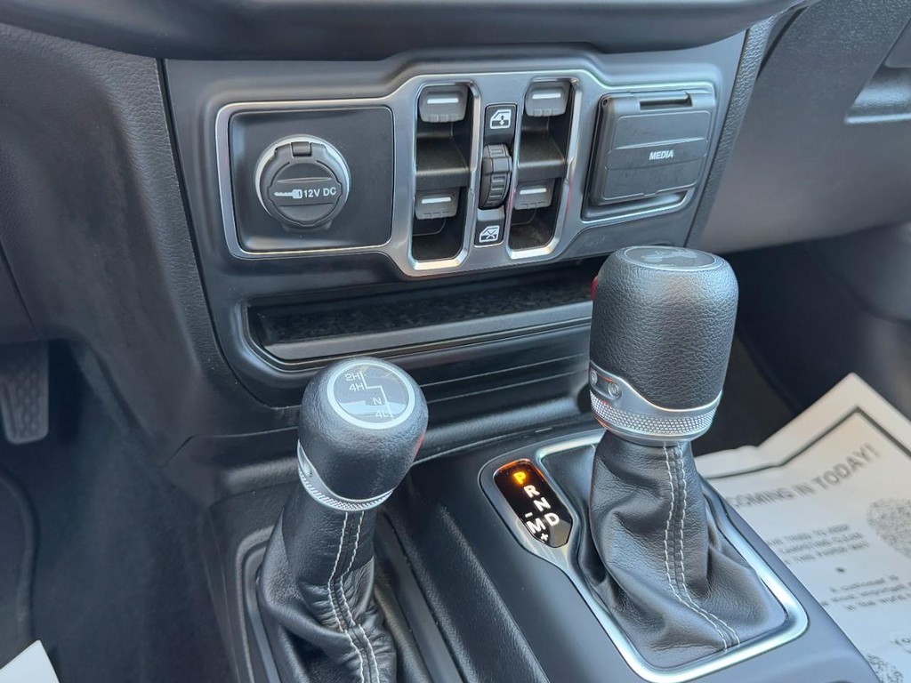 Jeep Wrangler Vehicle Full-screen Gallery Image 19