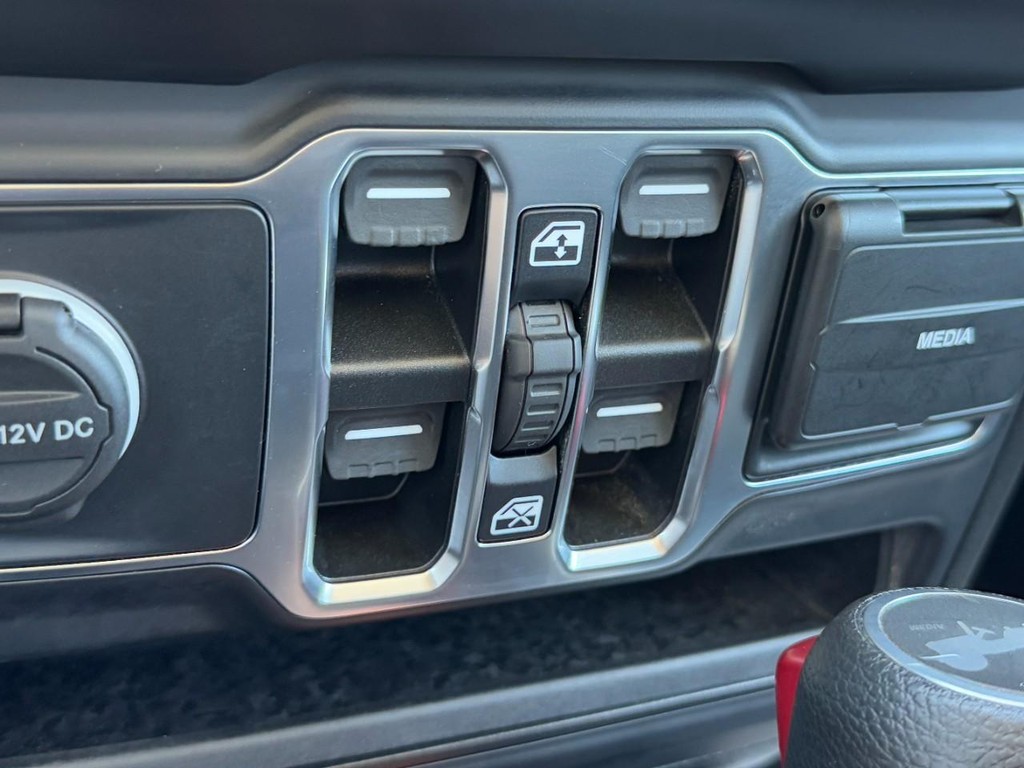 Jeep Wrangler Vehicle Full-screen Gallery Image 23