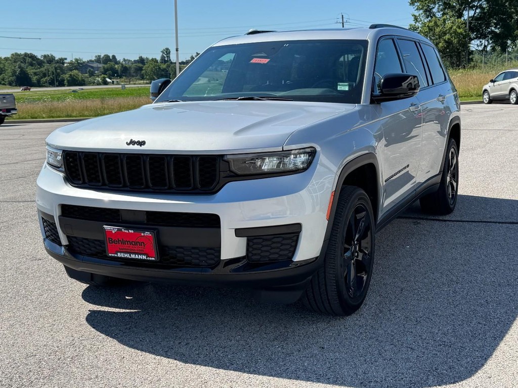 Jeep Grand Cherokee L Vehicle Full-screen Gallery Image 08
