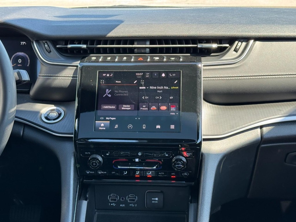 Jeep Grand Cherokee L Vehicle Full-screen Gallery Image 13