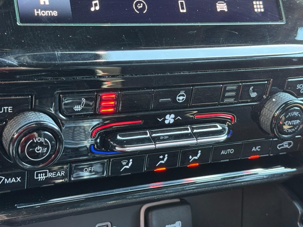 Jeep Grand Cherokee L Vehicle Full-screen Gallery Image 19