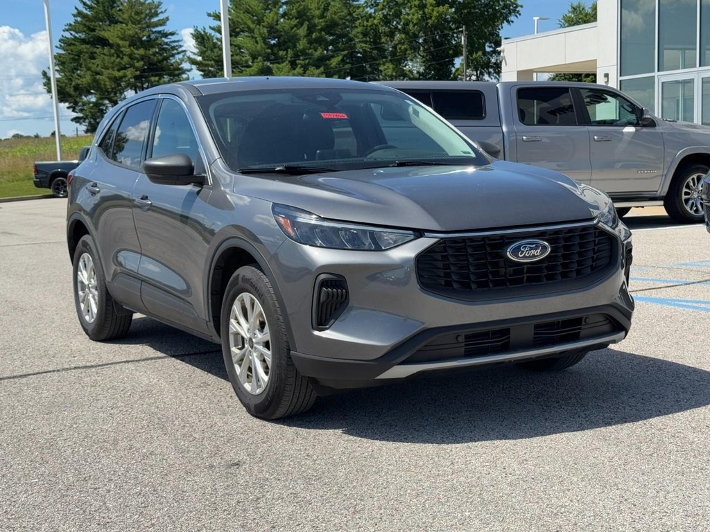 Ford Escape Vehicle Full-screen Gallery Image 02