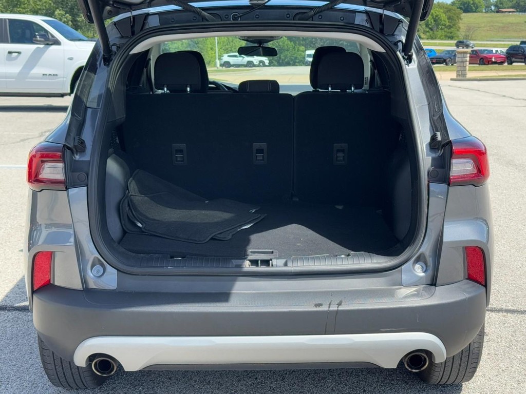 Ford Escape Vehicle Full-screen Gallery Image 05