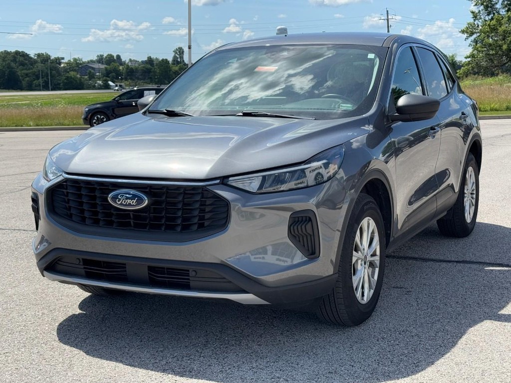Ford Escape Vehicle Full-screen Gallery Image 08