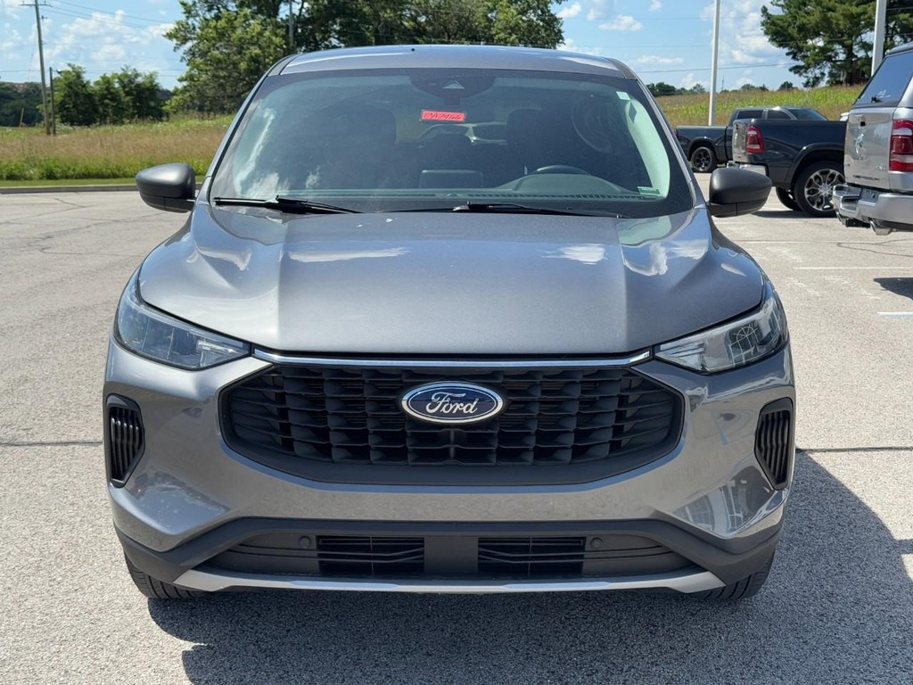 Ford Escape Vehicle Full-screen Gallery Image 09