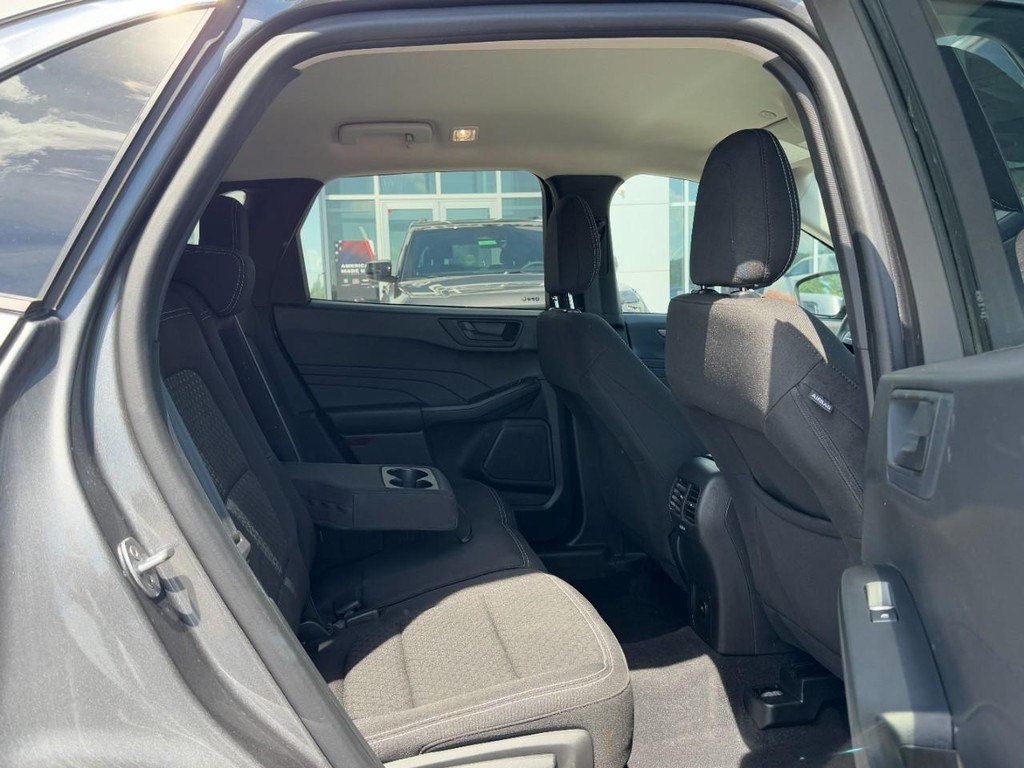 Ford Escape Vehicle Full-screen Gallery Image 10