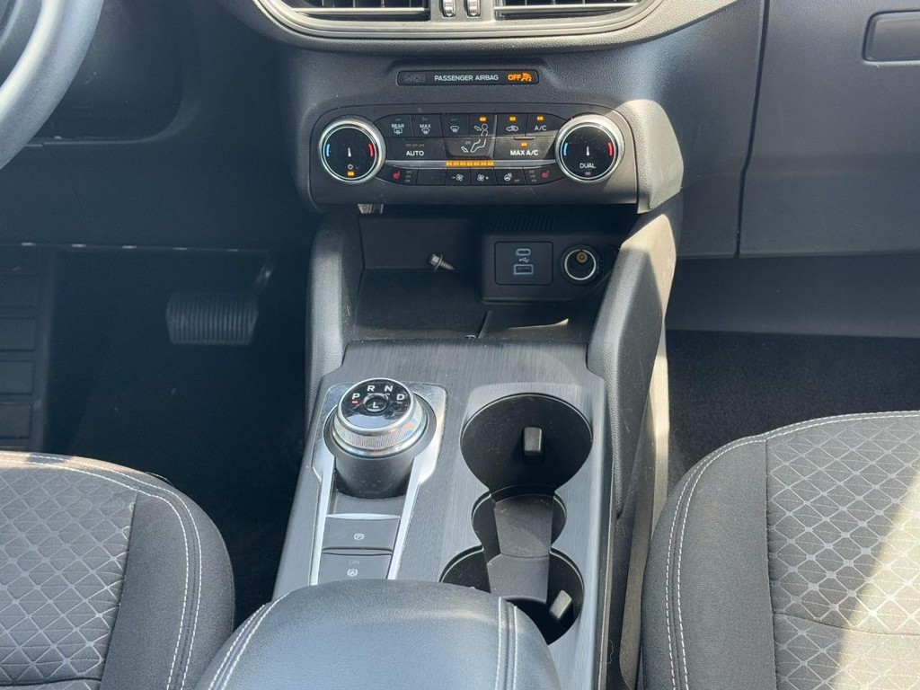 Ford Escape Vehicle Full-screen Gallery Image 14