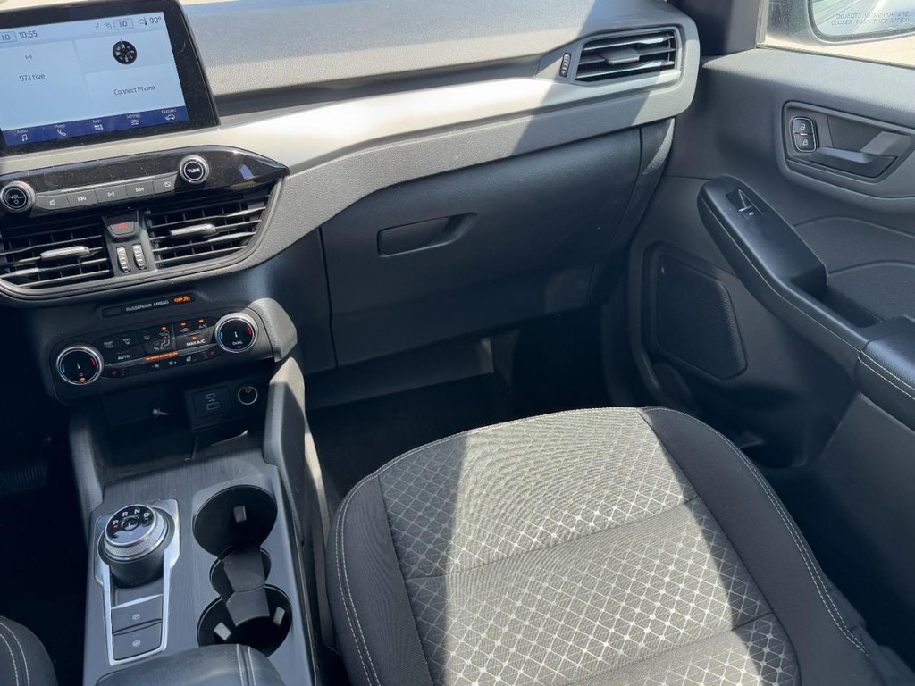 Ford Escape Vehicle Full-screen Gallery Image 15