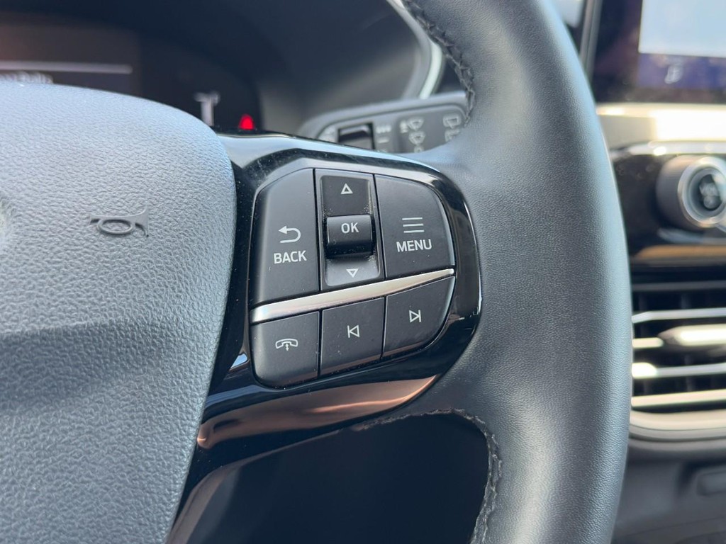 Ford Escape Vehicle Full-screen Gallery Image 17