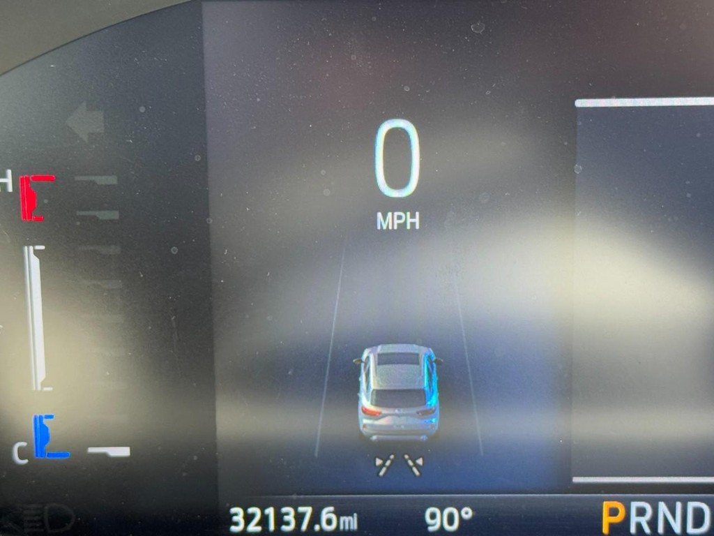 Ford Escape Vehicle Full-screen Gallery Image 18