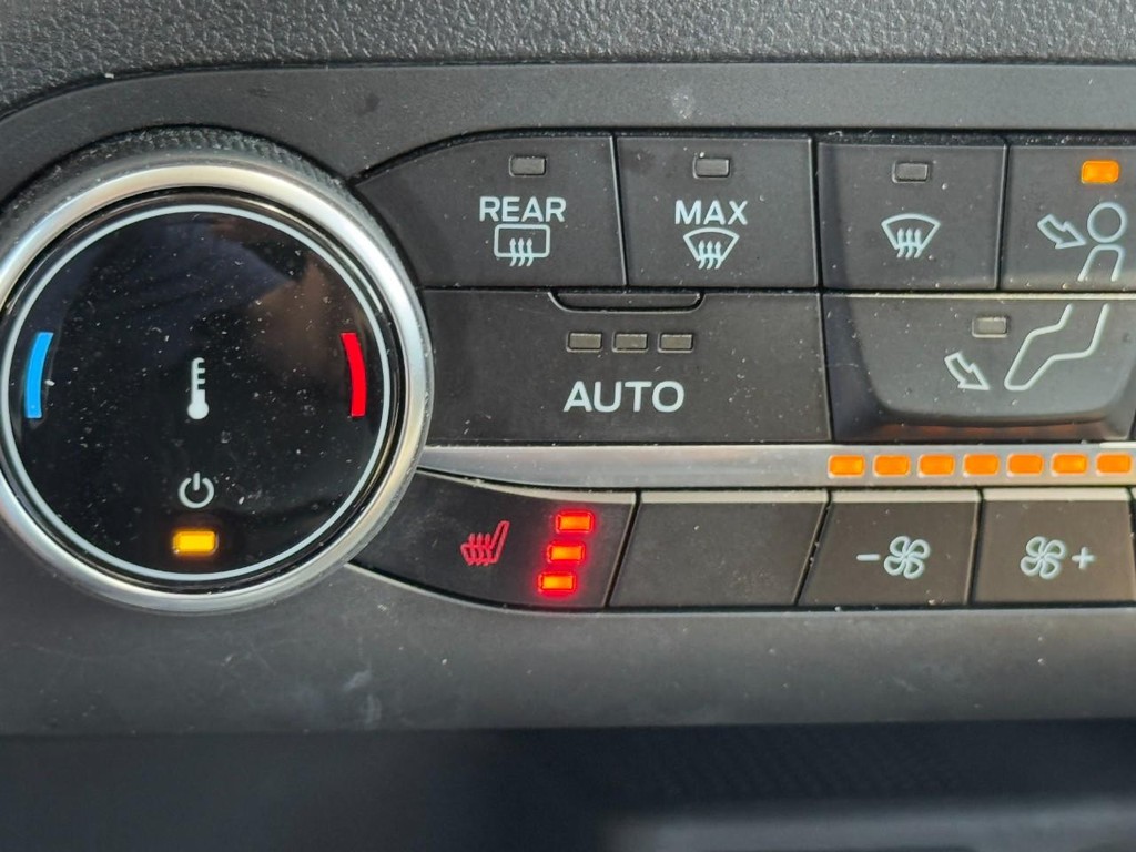 Ford Escape Vehicle Full-screen Gallery Image 20