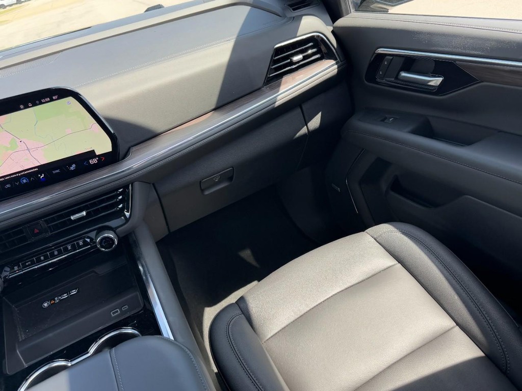 Chevrolet Tahoe Vehicle Full-screen Gallery Image 16