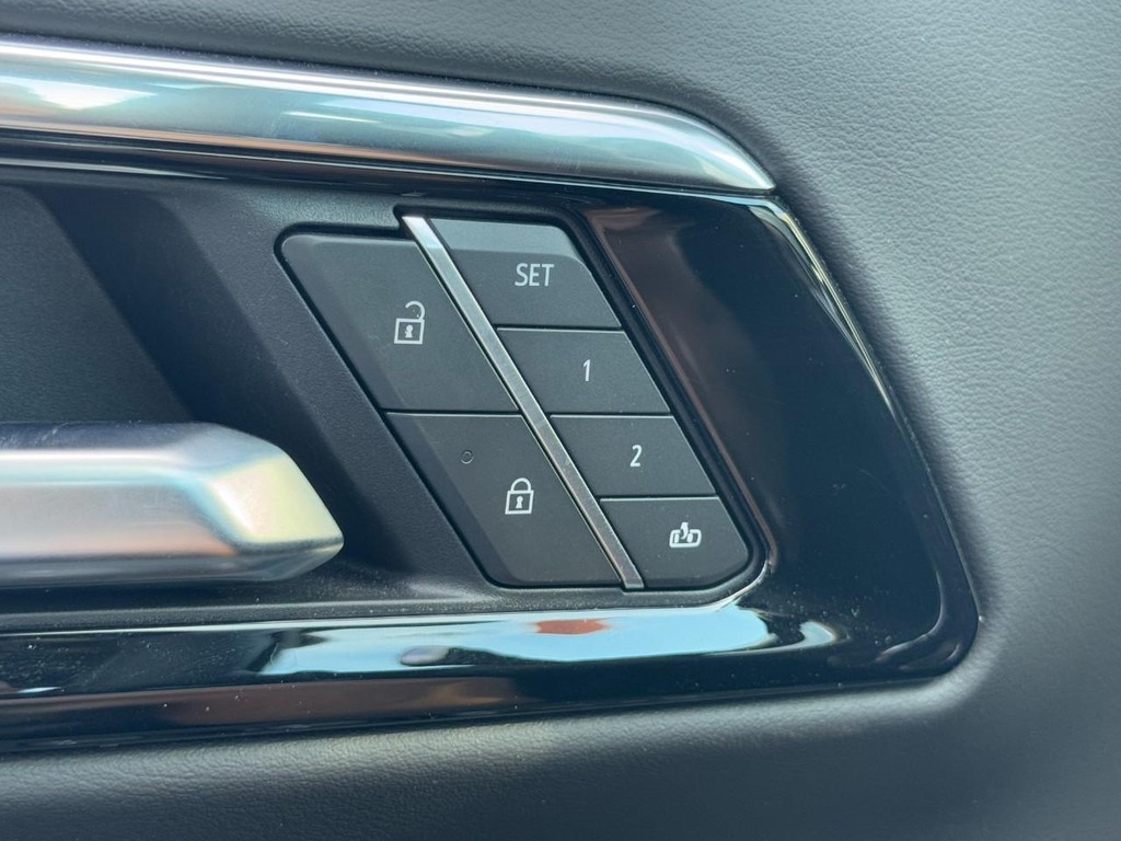 Chevrolet Tahoe Vehicle Full-screen Gallery Image 17