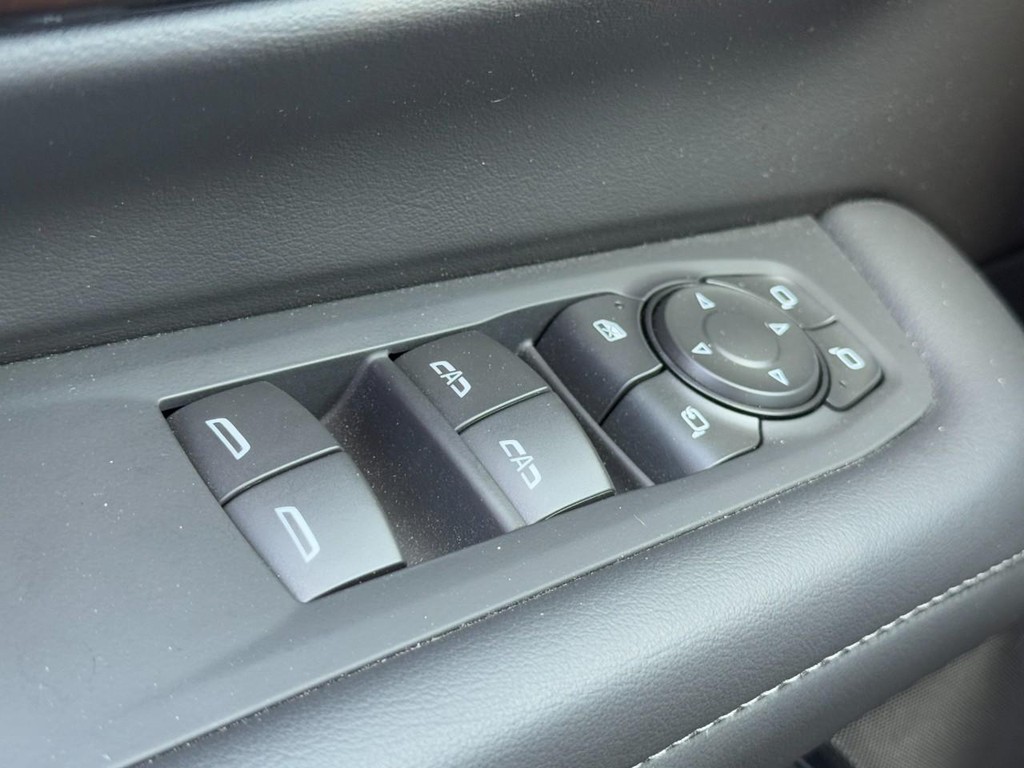 Chevrolet Tahoe Vehicle Full-screen Gallery Image 23