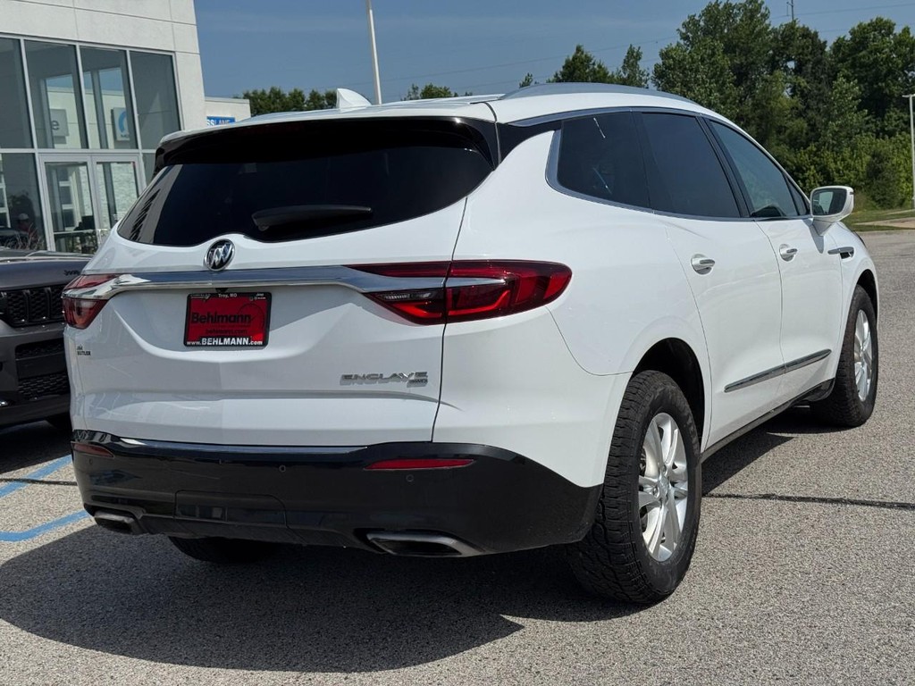 Buick Enclave Vehicle Full-screen Gallery Image 03