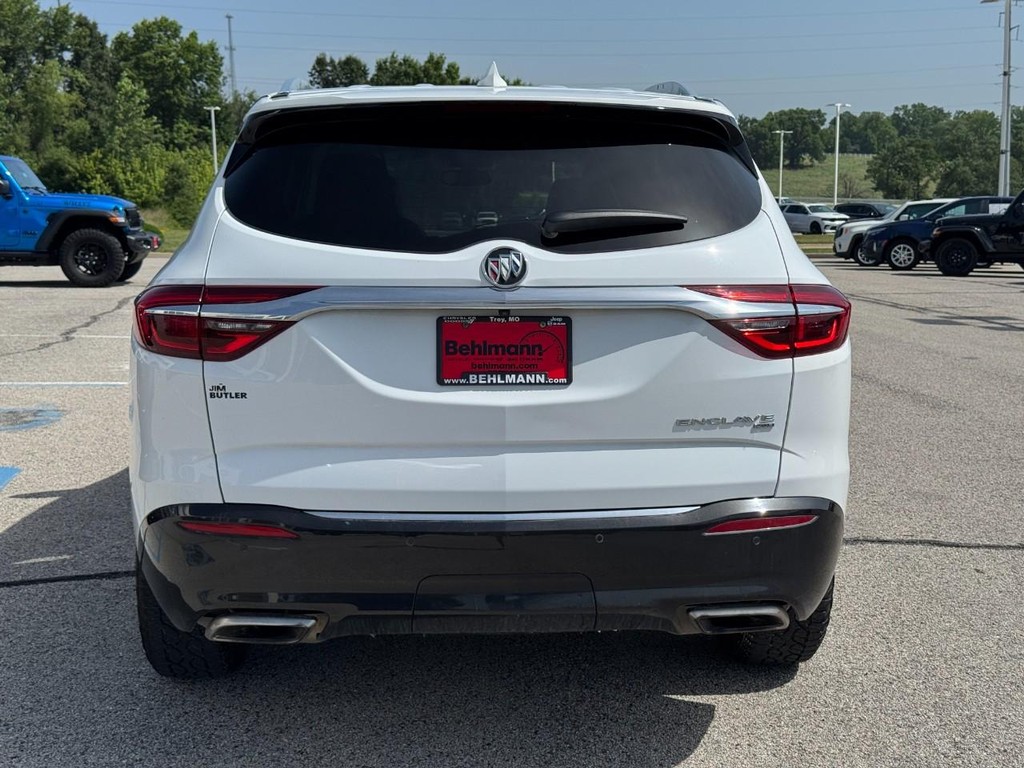 Buick Enclave Vehicle Full-screen Gallery Image 04