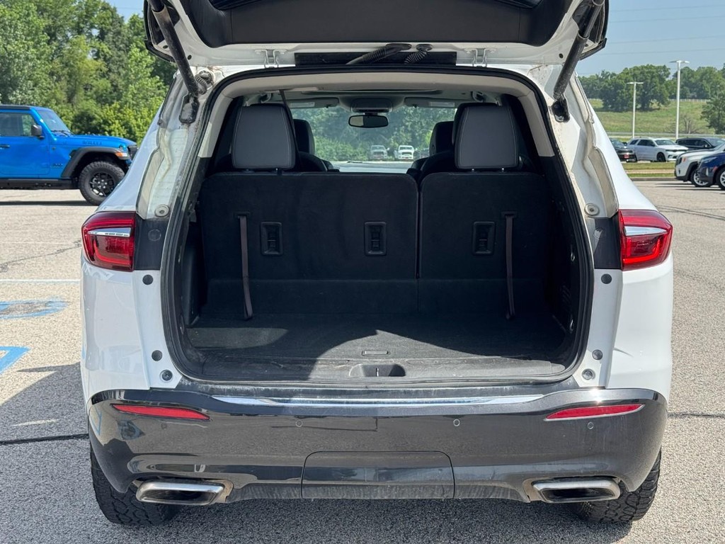 Buick Enclave Vehicle Full-screen Gallery Image 05