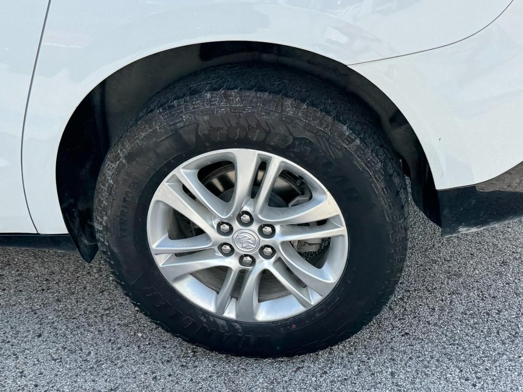 Buick Enclave Vehicle Full-screen Gallery Image 07