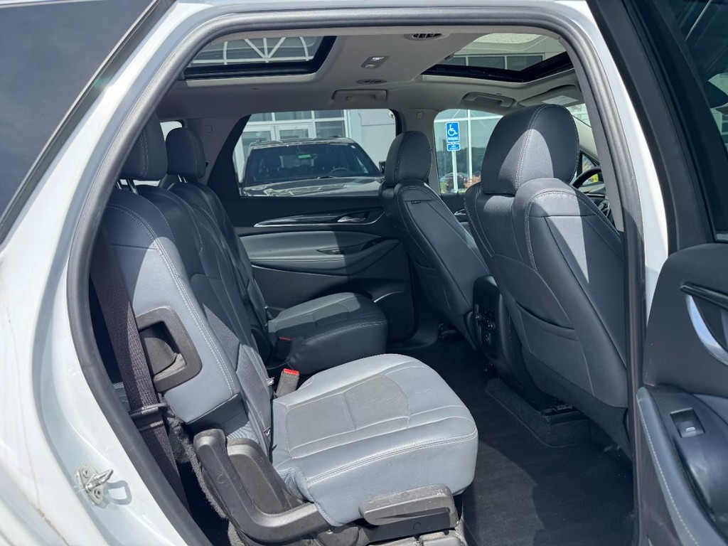 Buick Enclave Vehicle Full-screen Gallery Image 10