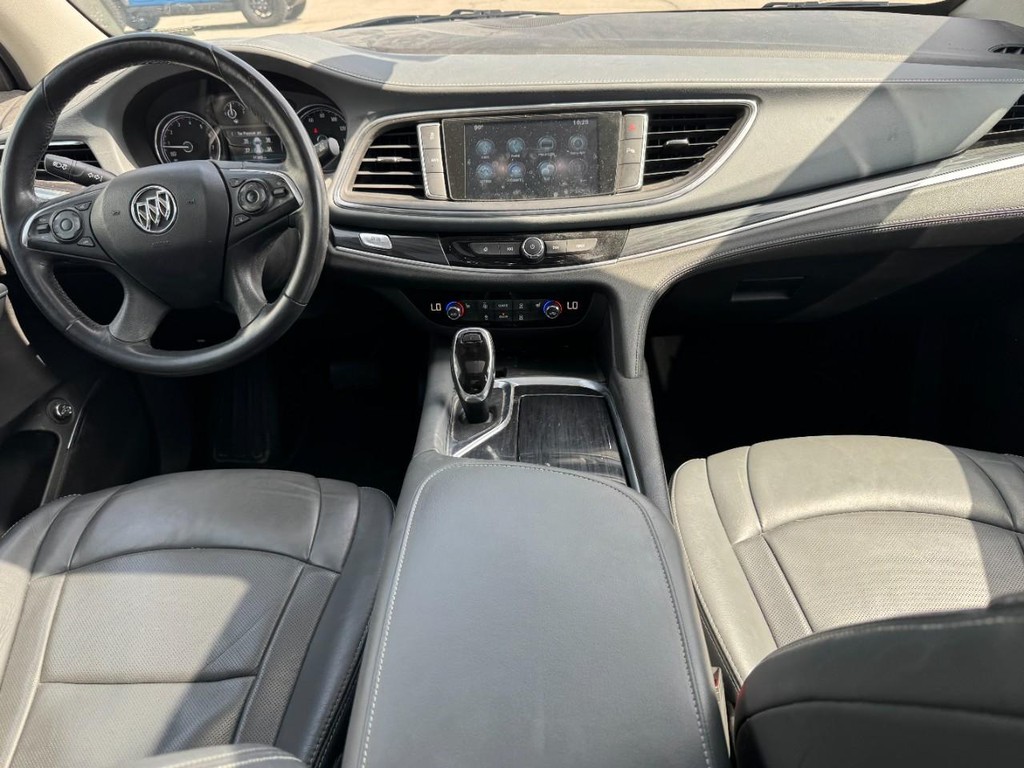 Buick Enclave Vehicle Full-screen Gallery Image 12