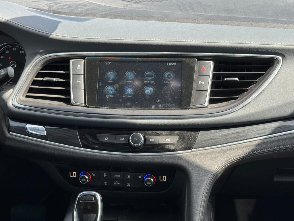 Buick Enclave Vehicle Full-screen Gallery Image 14