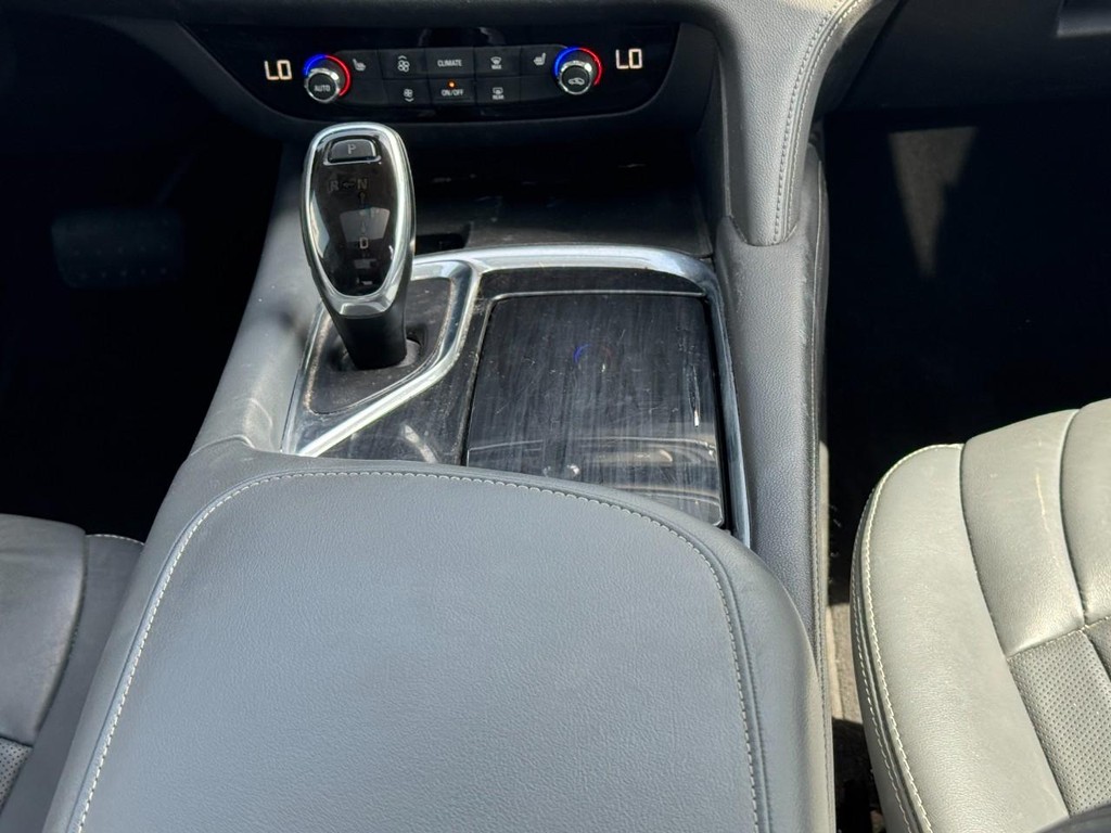 Buick Enclave Vehicle Full-screen Gallery Image 15