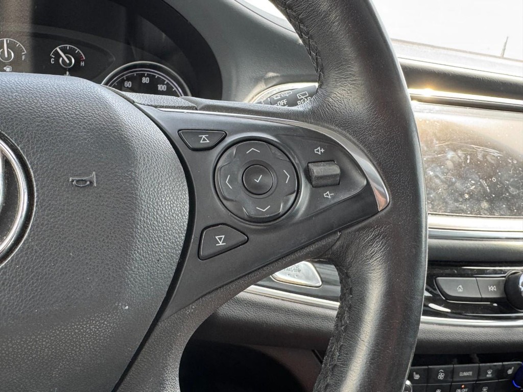 Buick Enclave Vehicle Full-screen Gallery Image 18
