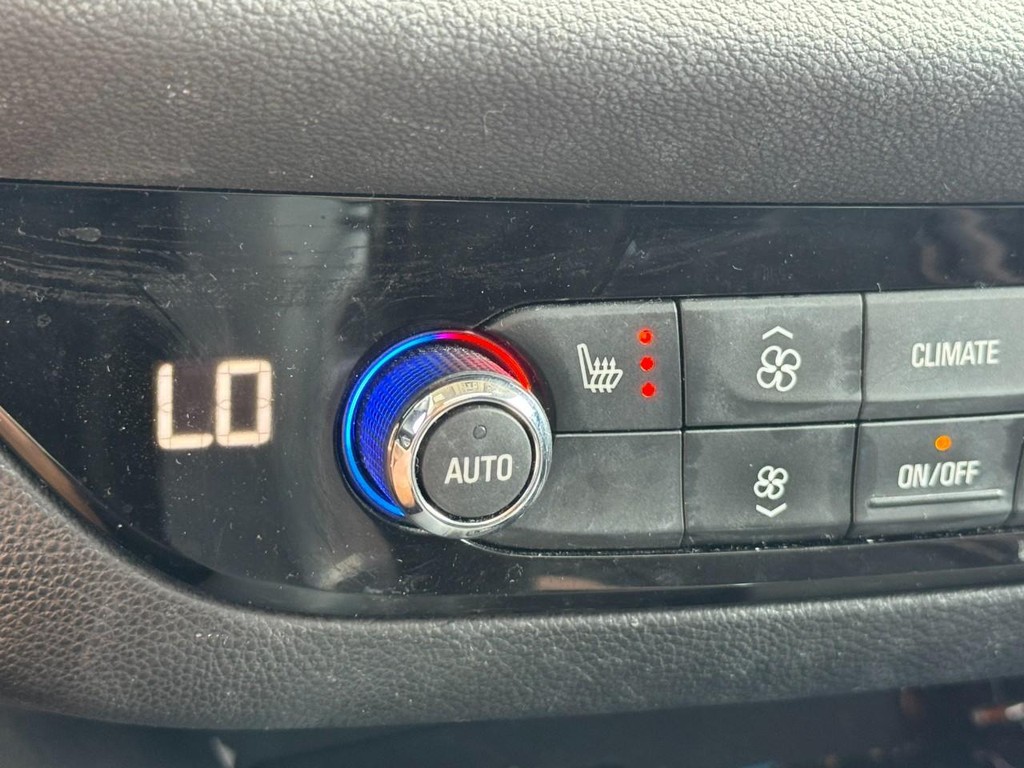 Buick Enclave Vehicle Full-screen Gallery Image 20