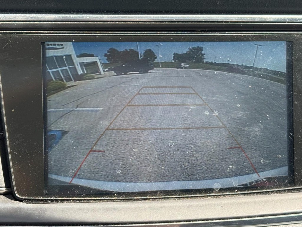 Buick Enclave Vehicle Full-screen Gallery Image 21