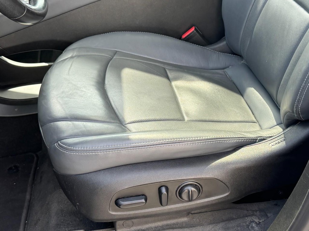 Buick Enclave Vehicle Full-screen Gallery Image 23
