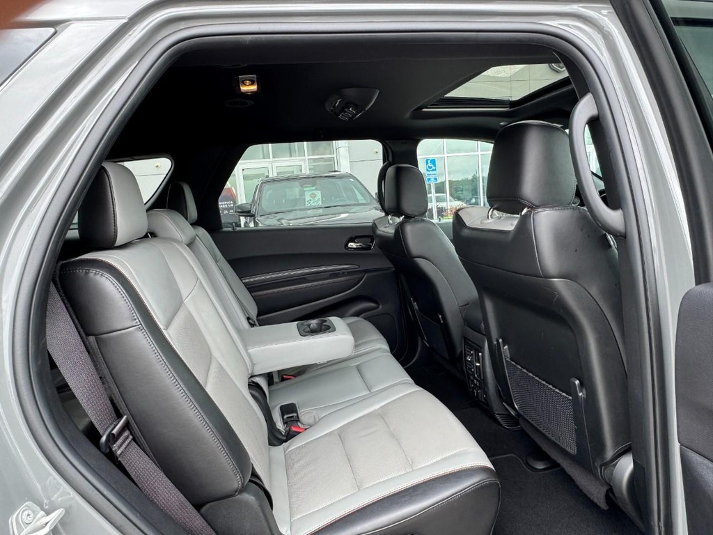Dodge Durango Vehicle Full-screen Gallery Image 10
