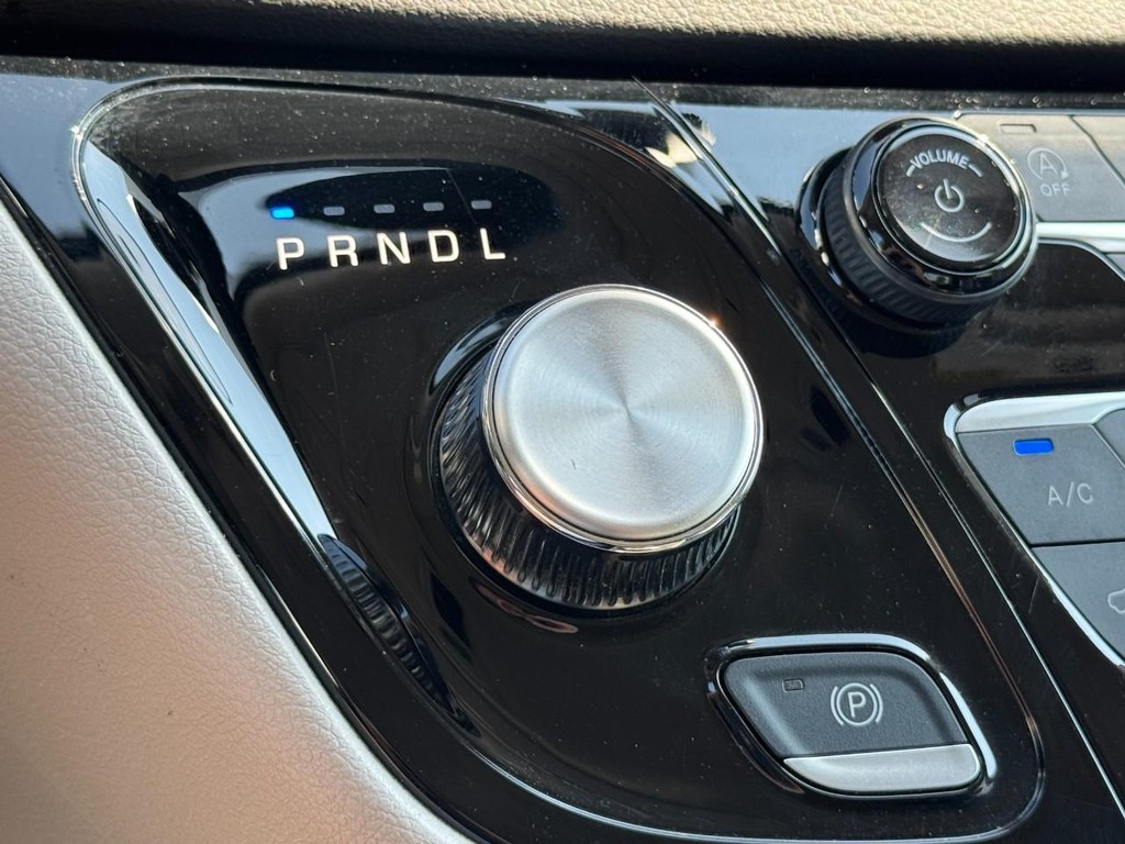 Chrysler Pacifica Vehicle Full-screen Gallery Image 20