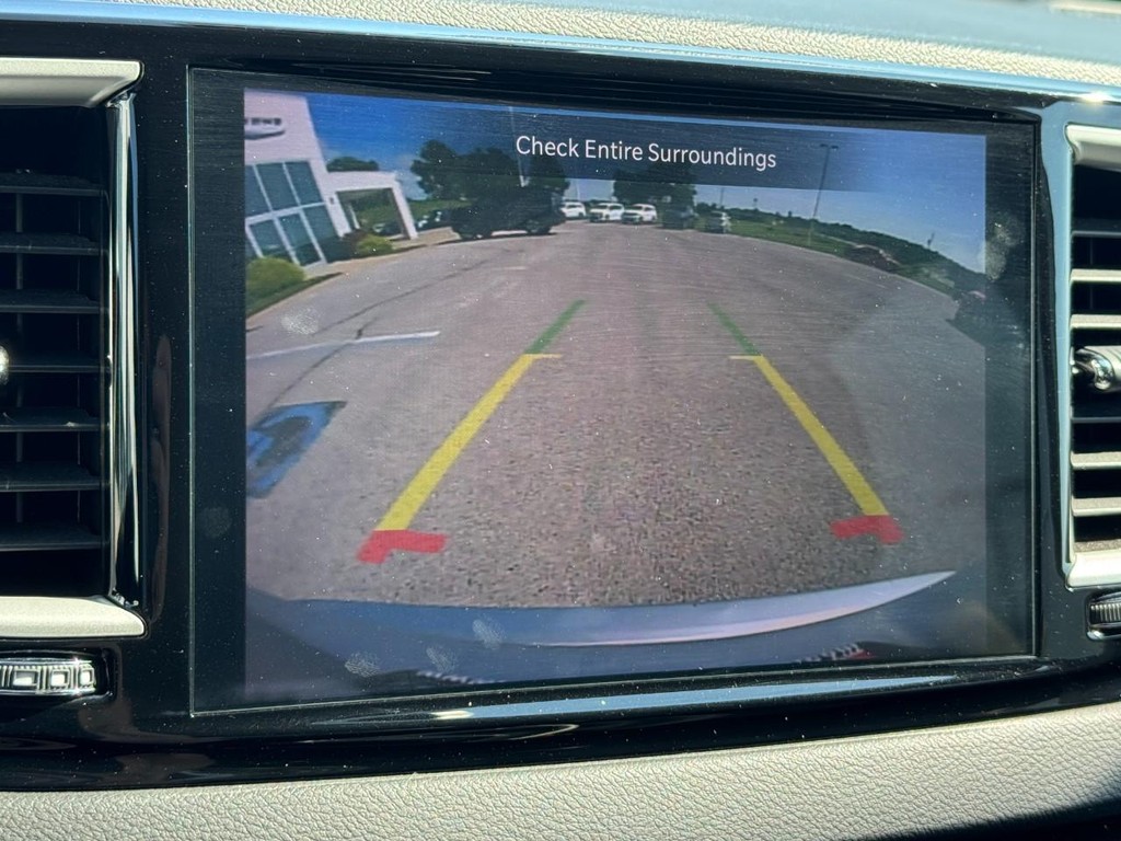 Chrysler Pacifica Vehicle Full-screen Gallery Image 23