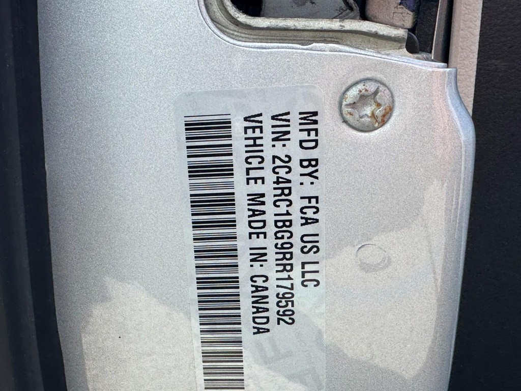 Chrysler Pacifica Vehicle Full-screen Gallery Image 26