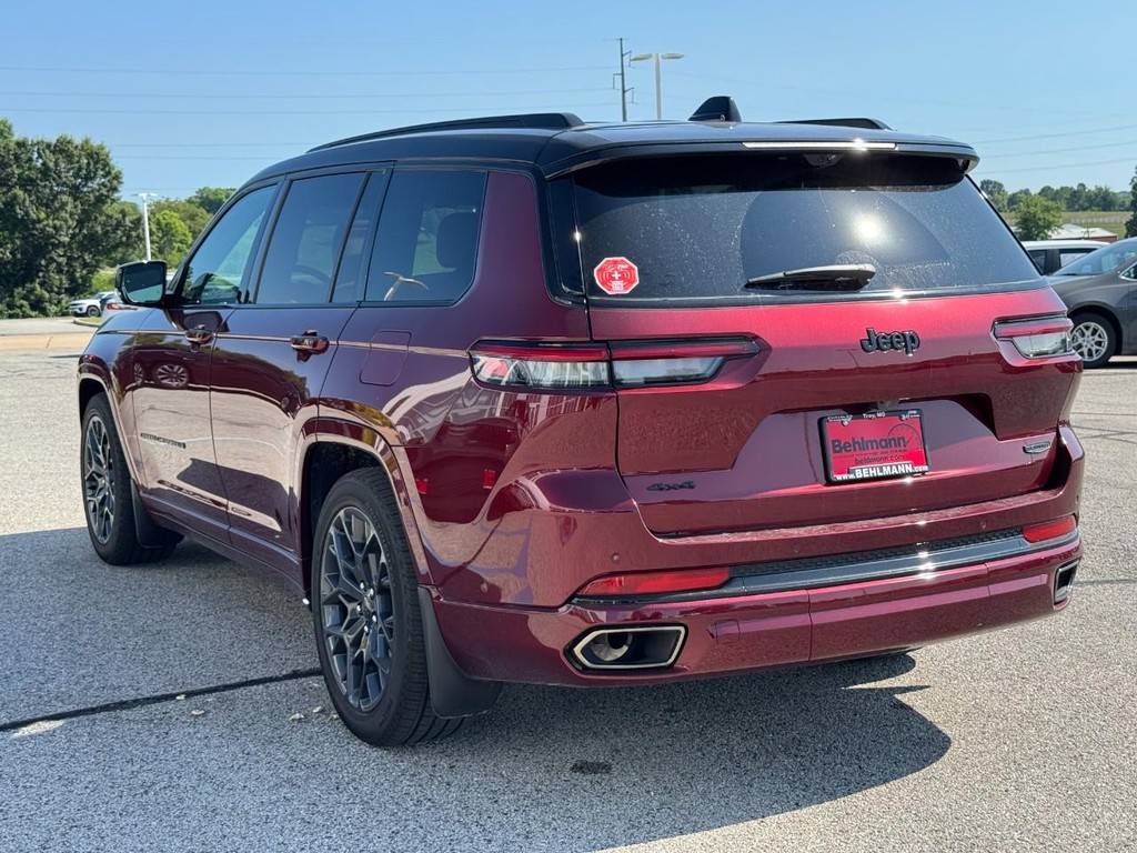 Jeep Grand Cherokee L Vehicle Full-screen Gallery Image 06