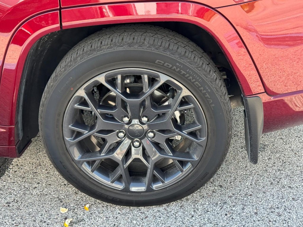 Jeep Grand Cherokee L Vehicle Full-screen Gallery Image 07