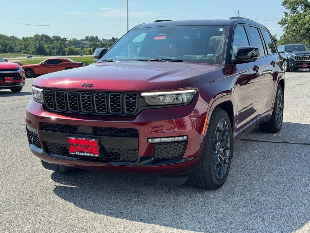Jeep Grand Cherokee L Vehicle Full-screen Gallery Image 08