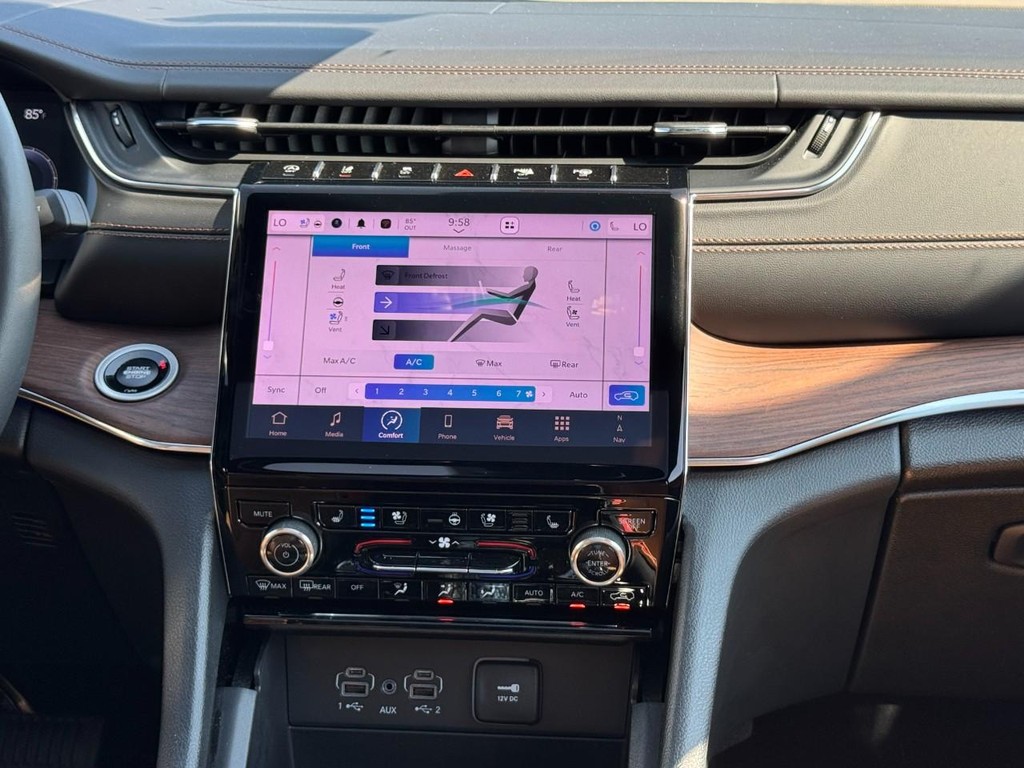 Jeep Grand Cherokee L Vehicle Full-screen Gallery Image 14
