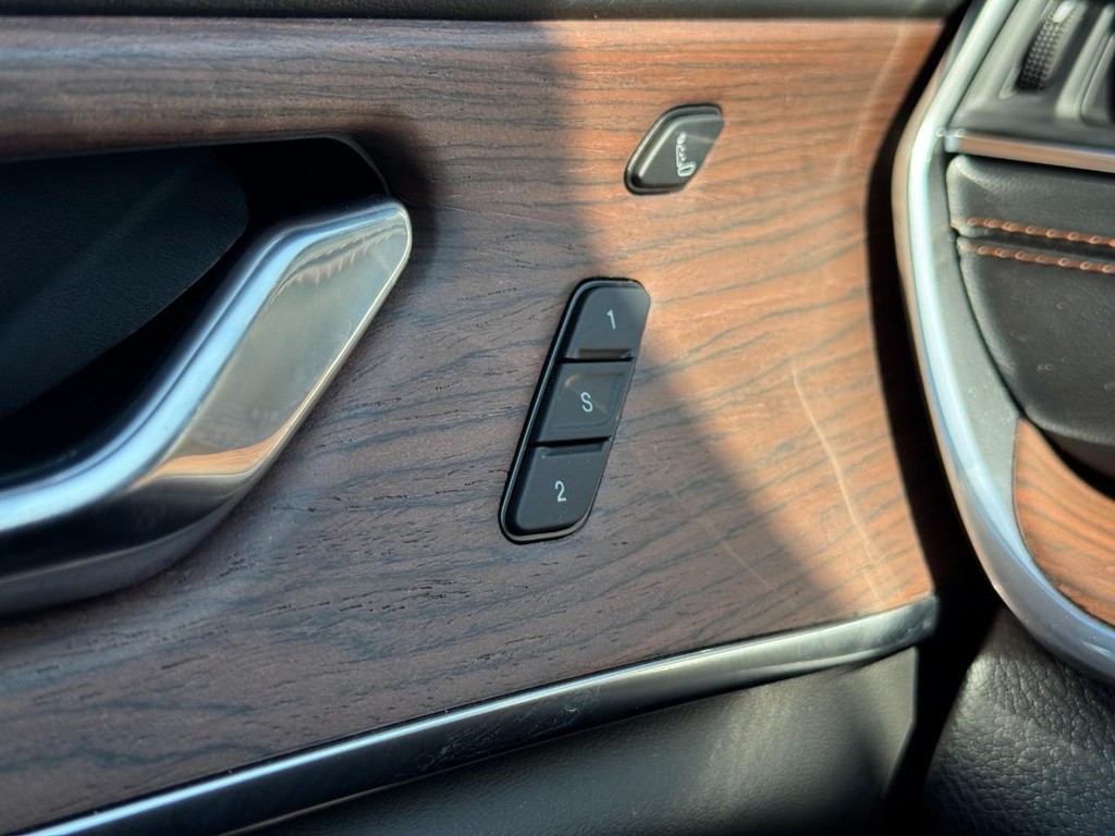 Jeep Grand Cherokee L Vehicle Full-screen Gallery Image 17