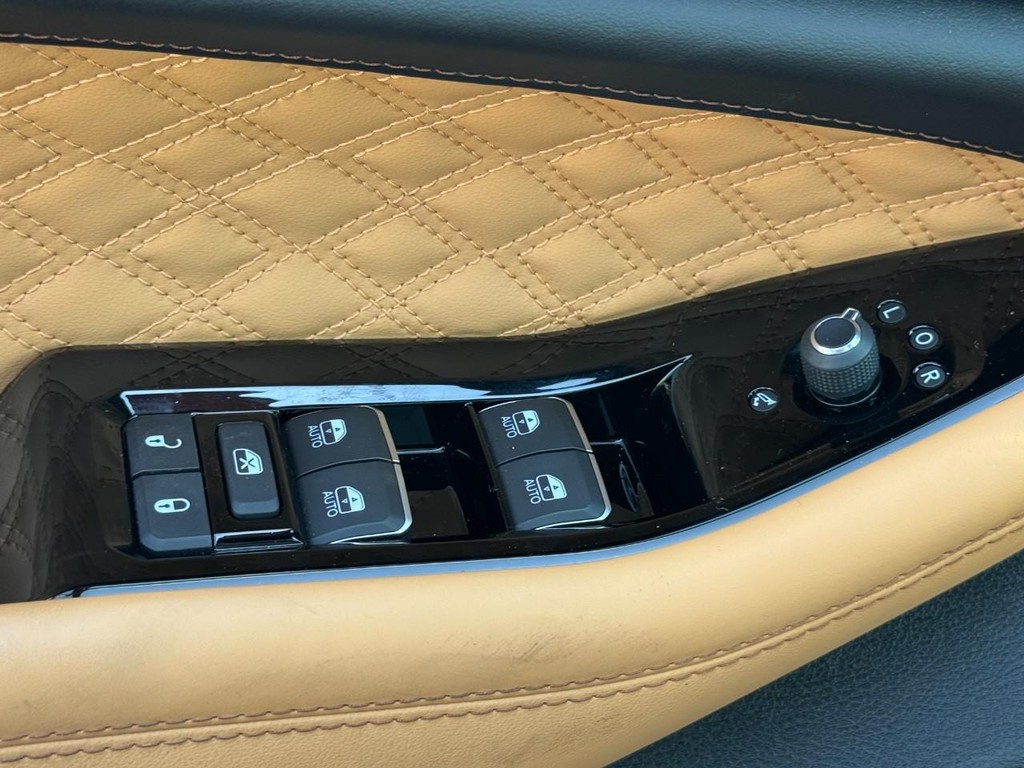 Jeep Grand Cherokee L Vehicle Full-screen Gallery Image 25