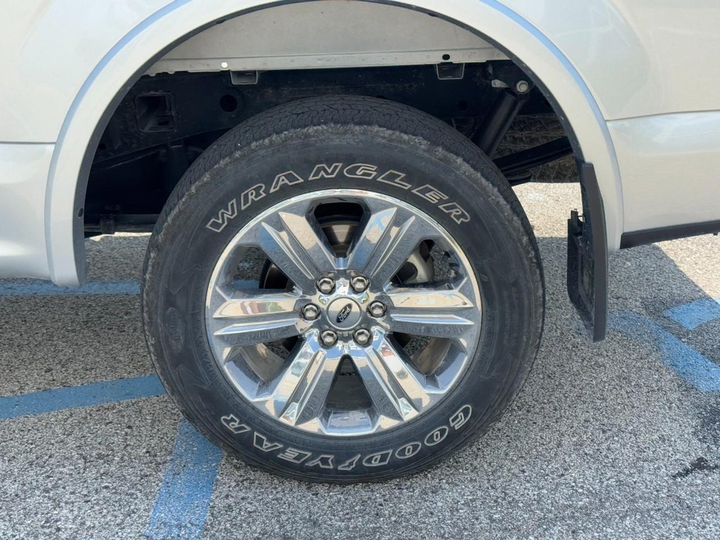 Ford F-150 Vehicle Full-screen Gallery Image 07