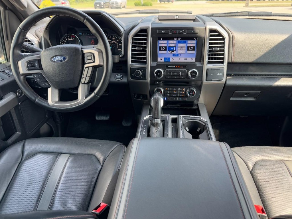 Ford F-150 Vehicle Full-screen Gallery Image 11