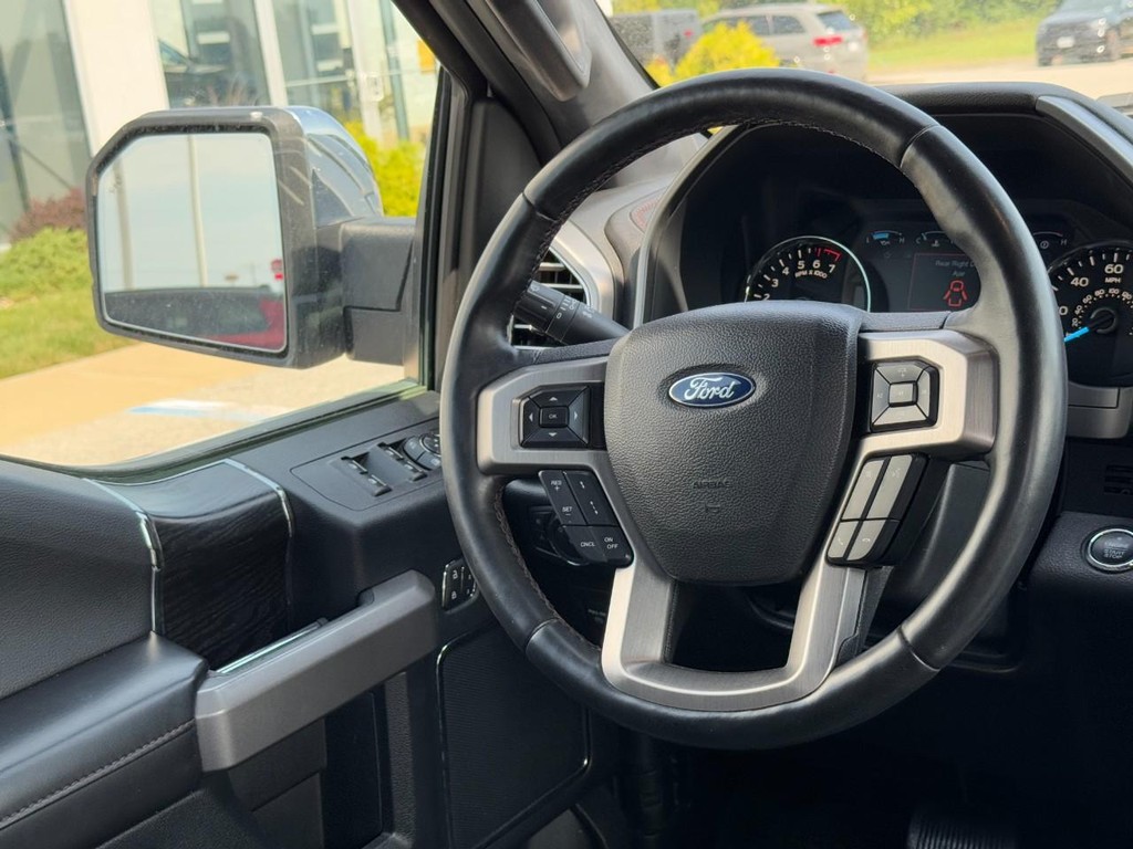 Ford F-150 Vehicle Full-screen Gallery Image 12