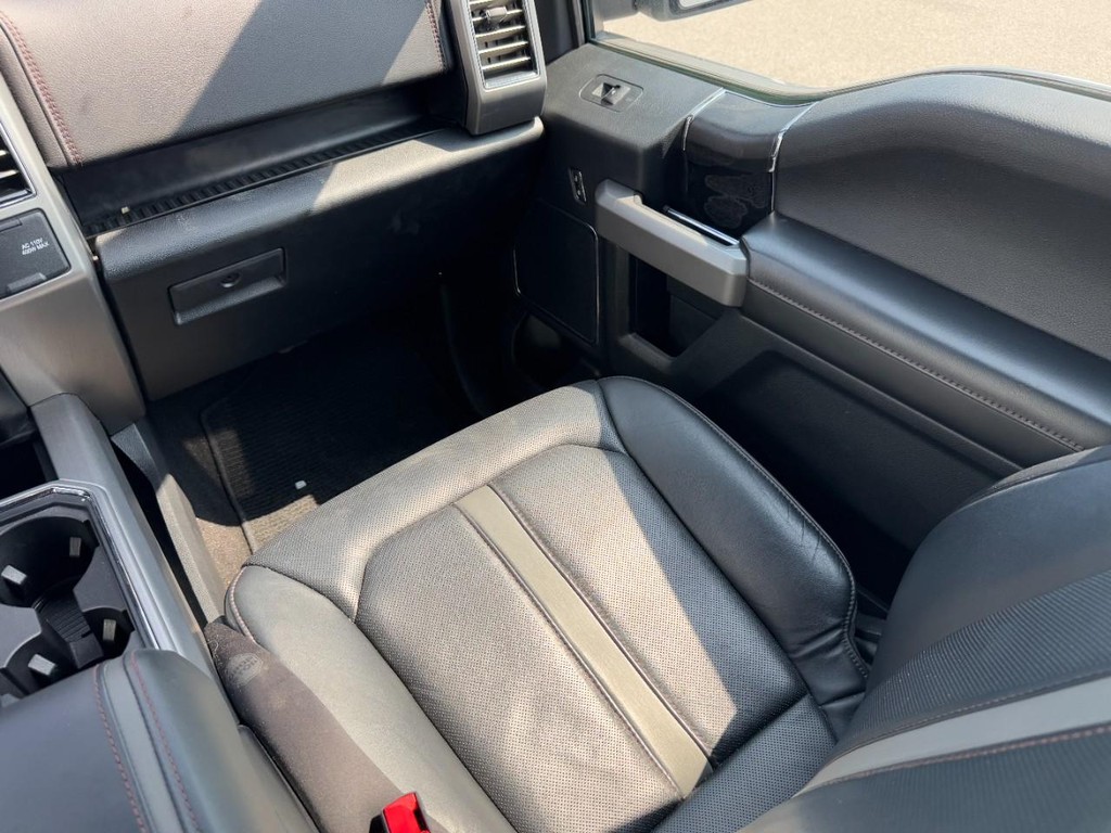 Ford F-150 Vehicle Full-screen Gallery Image 15