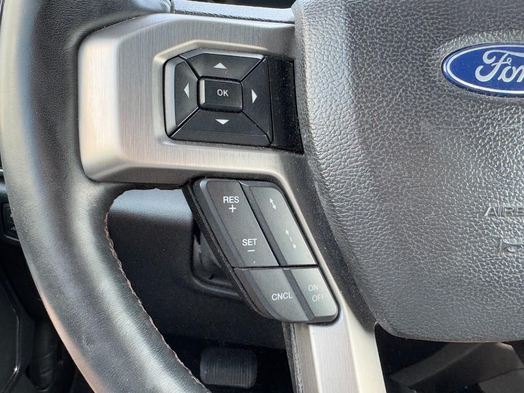 Ford F-150 Vehicle Full-screen Gallery Image 17