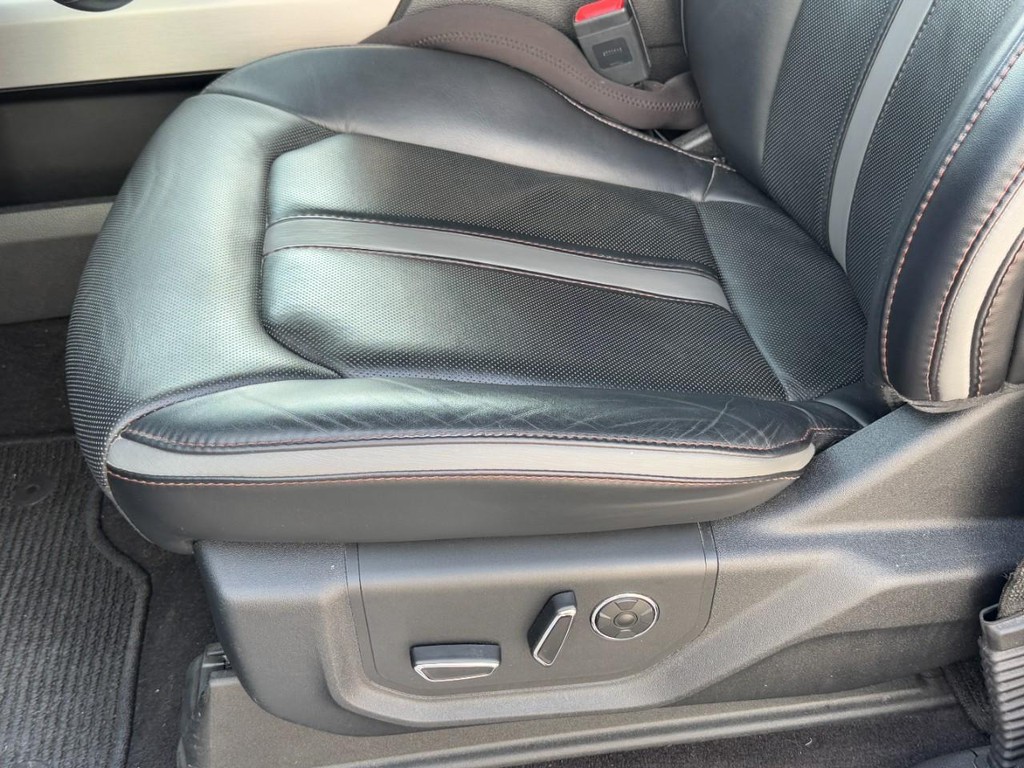 Ford F-150 Vehicle Full-screen Gallery Image 25