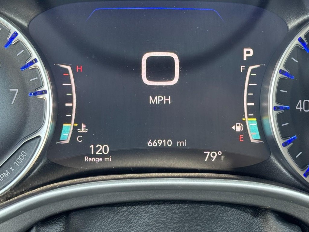 Chrysler Pacifica Vehicle Full-screen Gallery Image 19