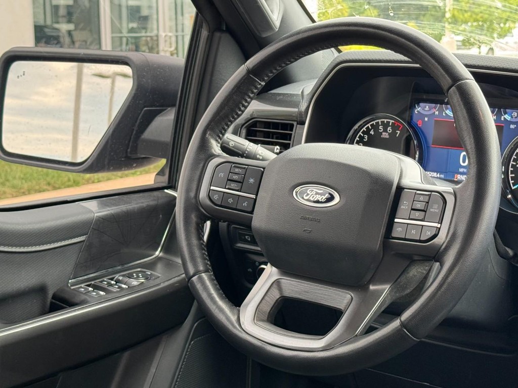 Ford F-150 Vehicle Full-screen Gallery Image 12